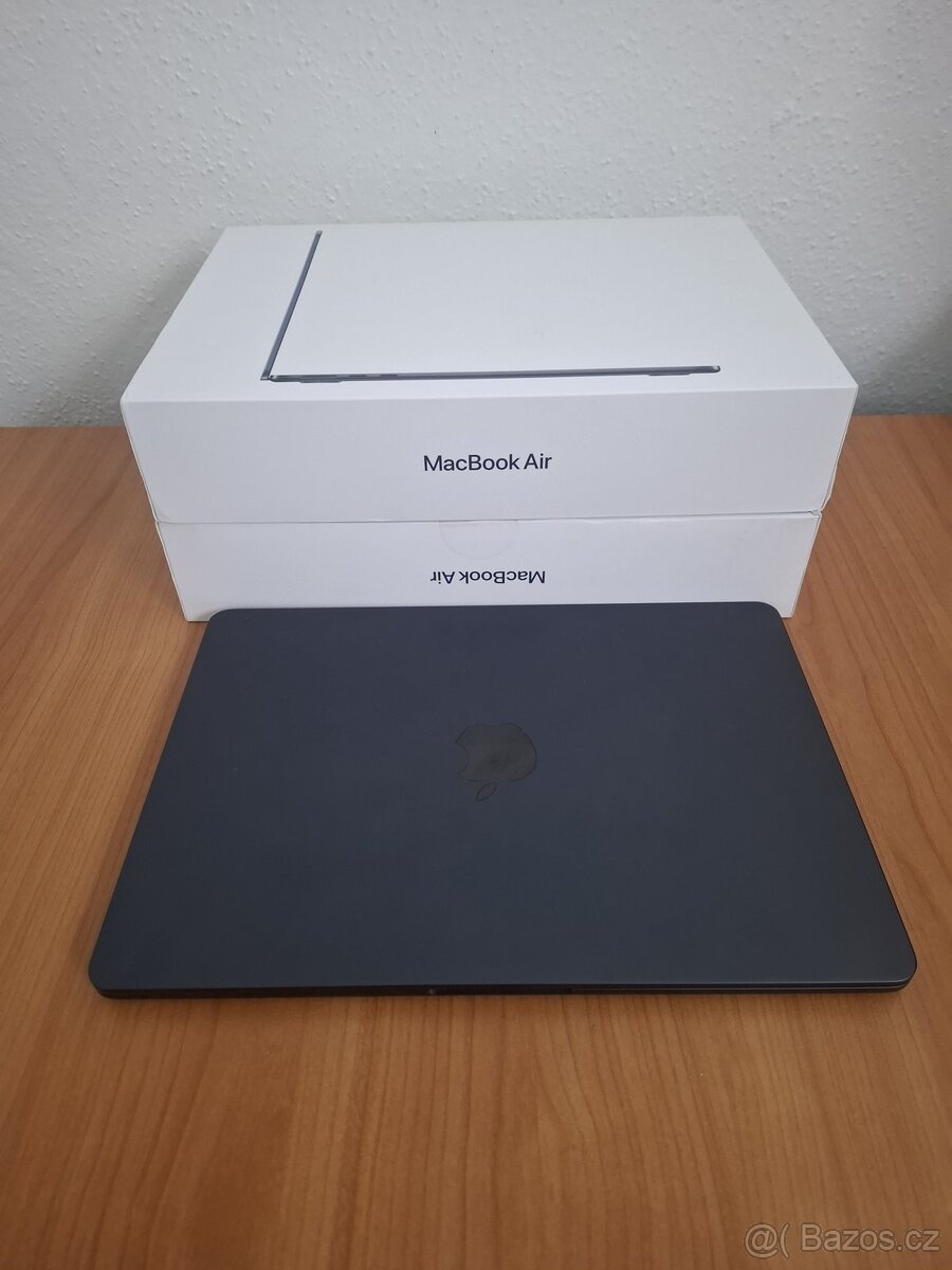 Macbook Air 13 palců M2 chip 8 GB RAM 256 SSD 230 cyklů - 4