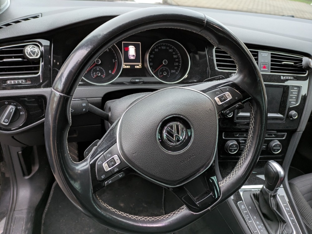 Volkswagen Golf 2,0 TDi DSG CUP - 4