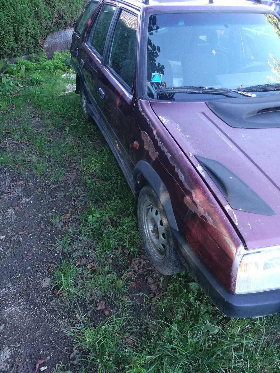 Škoda Forman Solitaire- Rezervace - 4