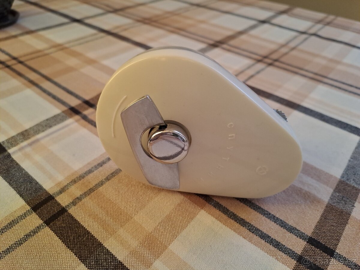 starý mechanický holicí strojek Sputnik 3 - 4