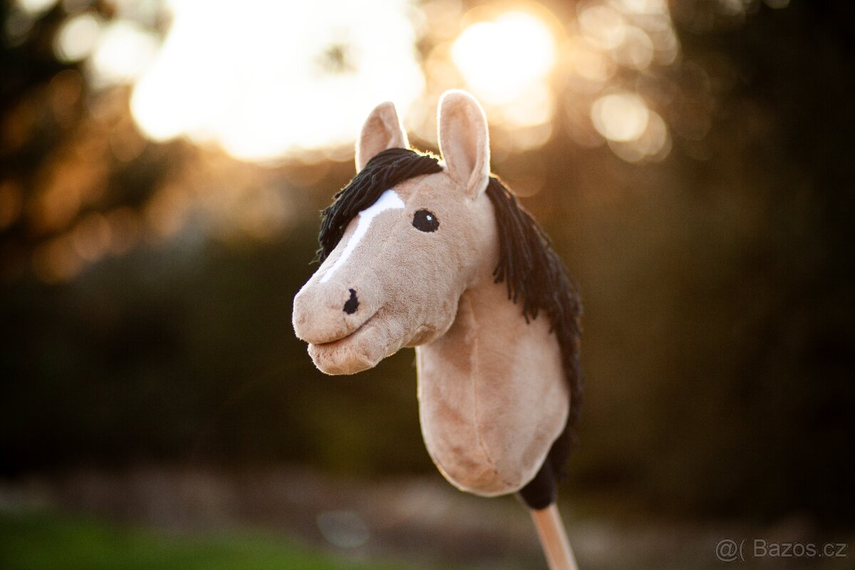 Hobby Horse s ohlávkou a darčekom - 4