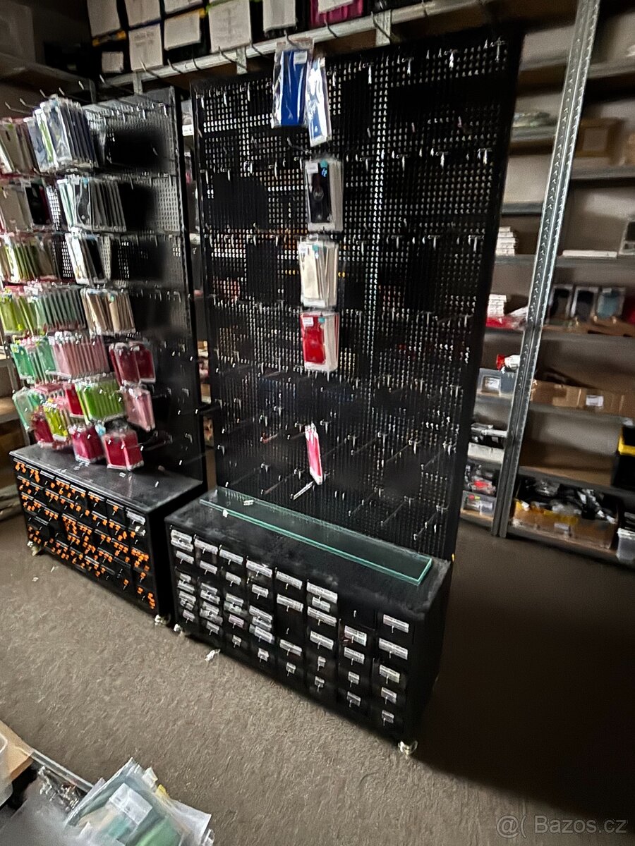 Prodám kovový regál se šuplíky na kolečkách - 4