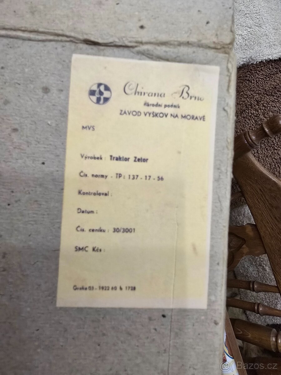 KRASNY BAKELIT TRAKTOR ZETOR 25 KLIČEK S KRABICÍ - 4