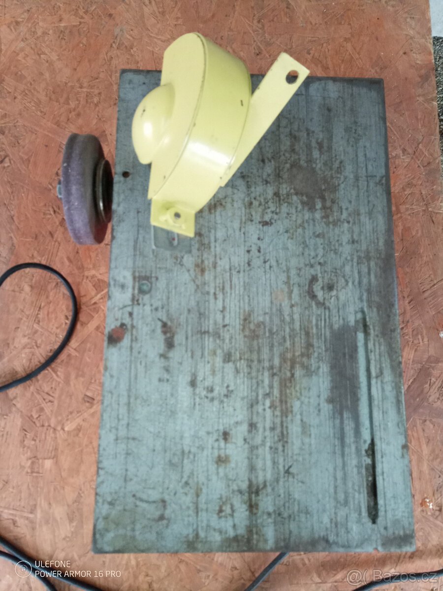 Prodám malou okr. pilu včetně příslušenství 4+1 - 4