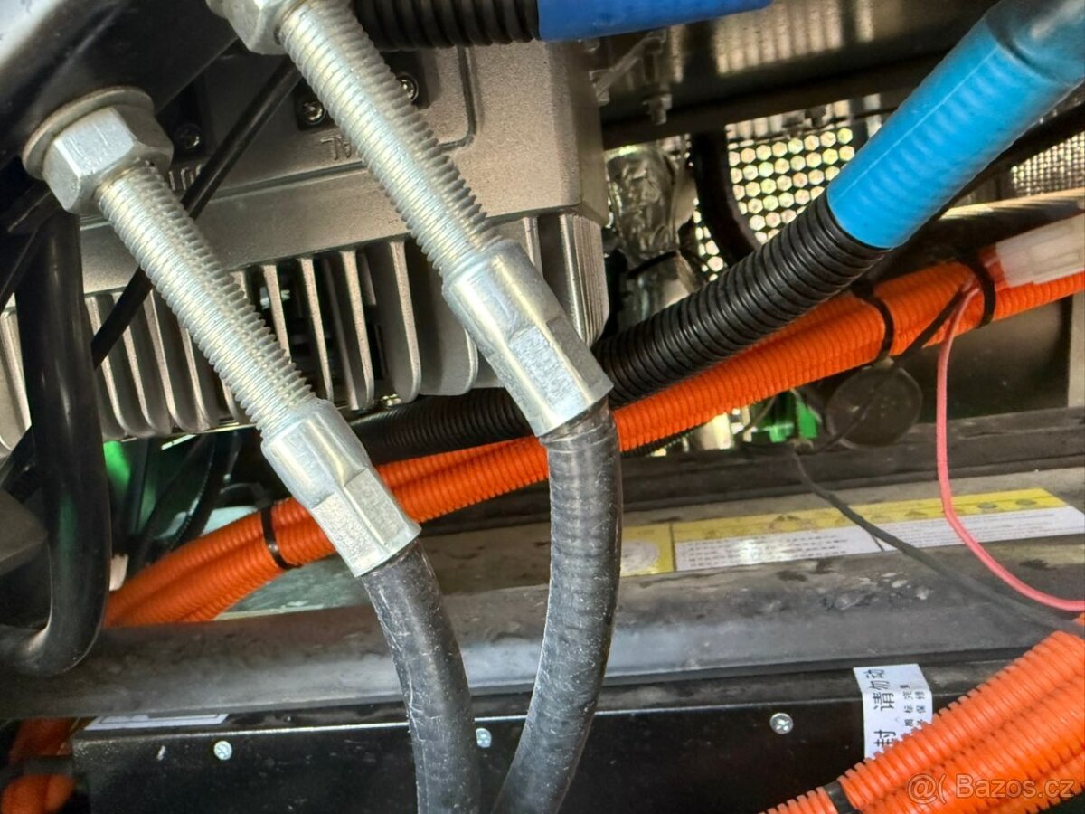 Teleskopický nakladač Elektrický - 4