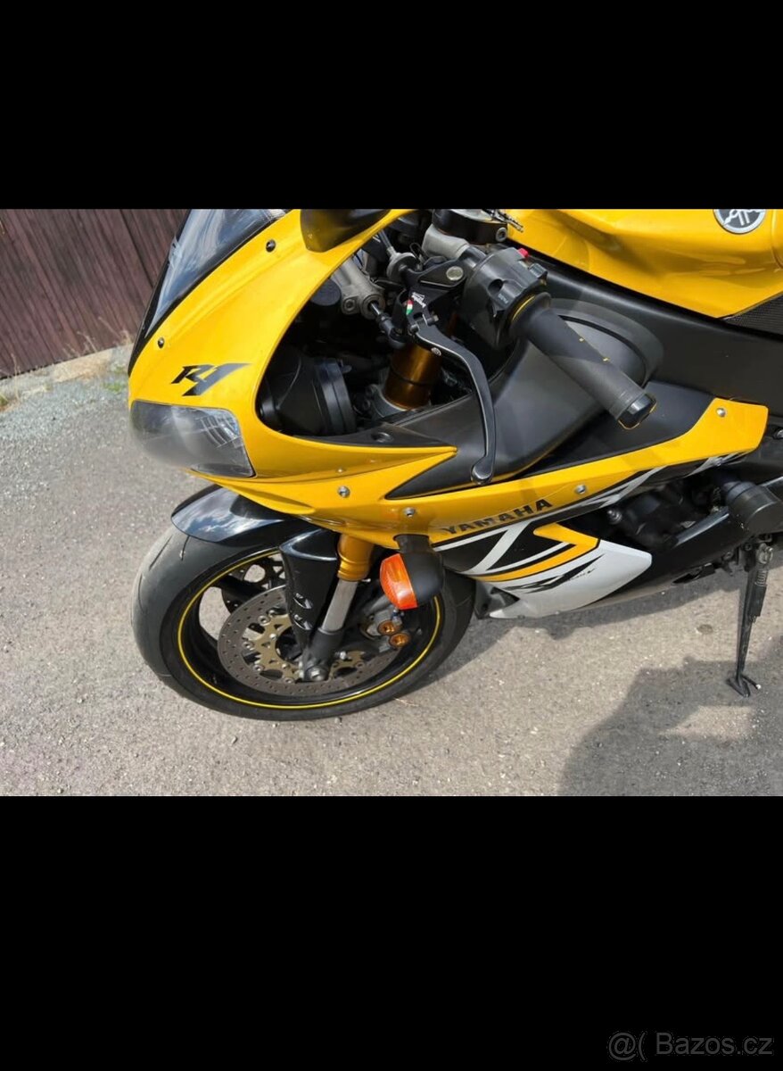 Yamaha R1 - 4