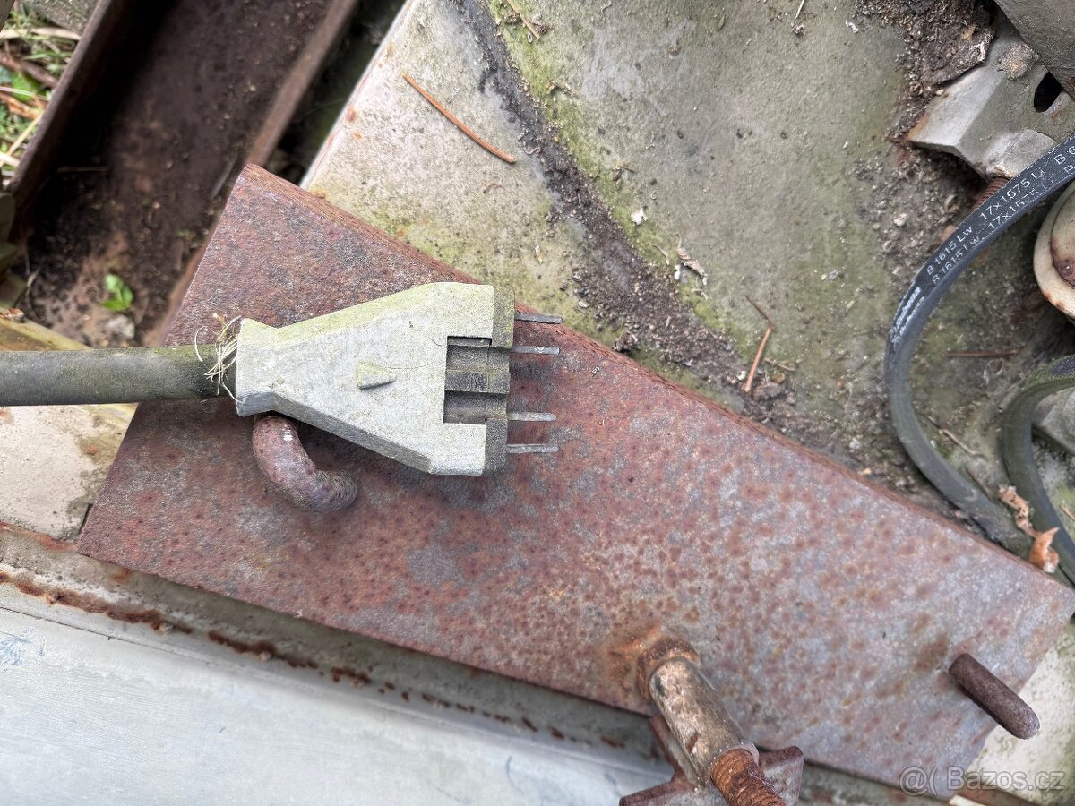 Pojízdná pásová / kmenová pila na dřevo - katr - 4