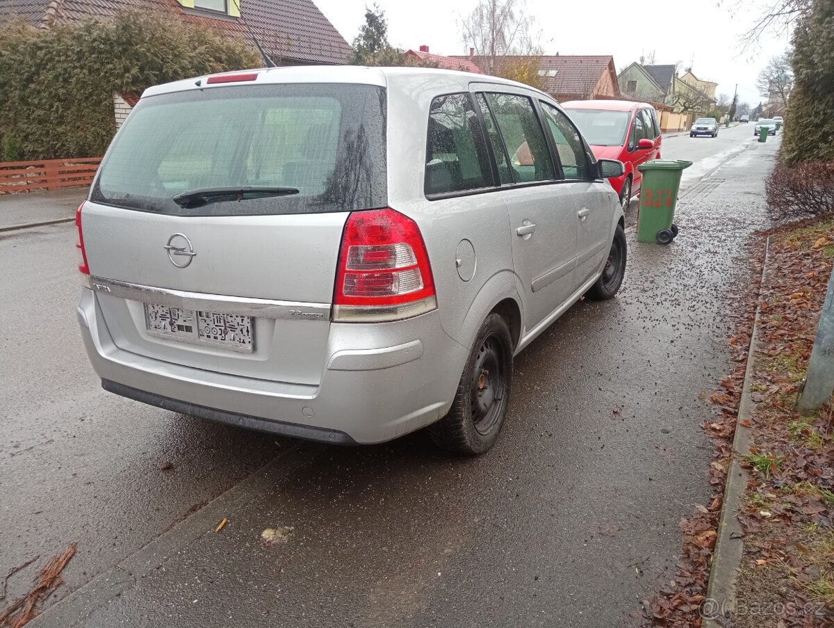 Opel Zafira 2,2i - 4