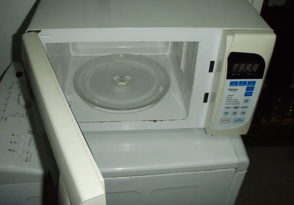 MIKROVLNKA DAEWOO - 4