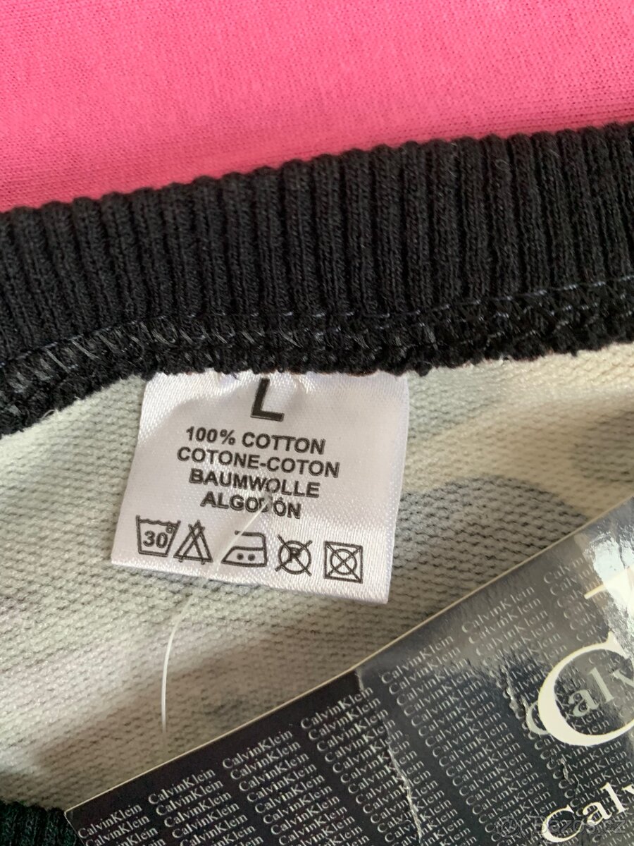 Krasna maskačová mikina Calvin Klein Nova s visackou - 4