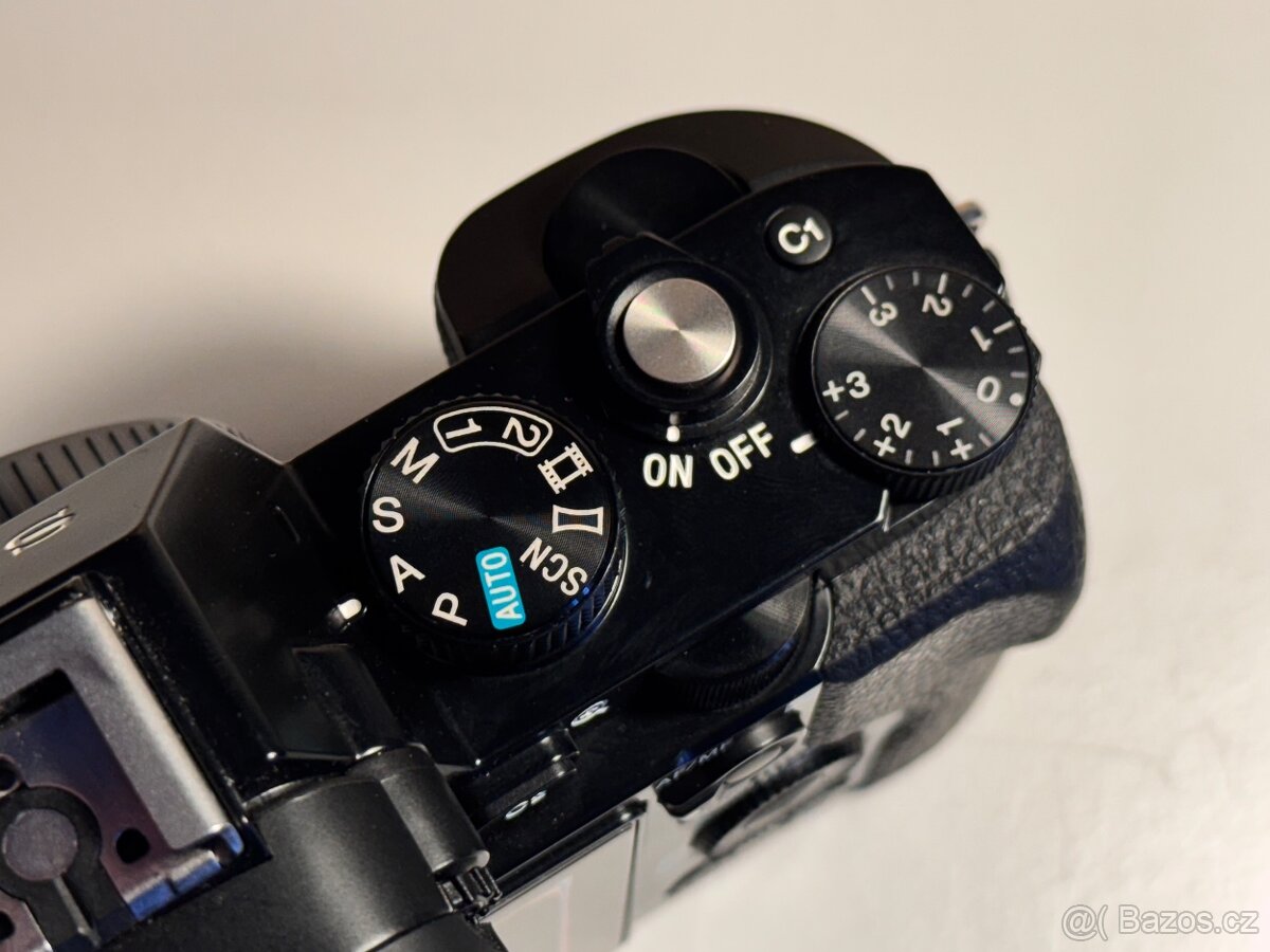 Sony Alpha A7 + objektivy, blesk, brašna, stativ - 4