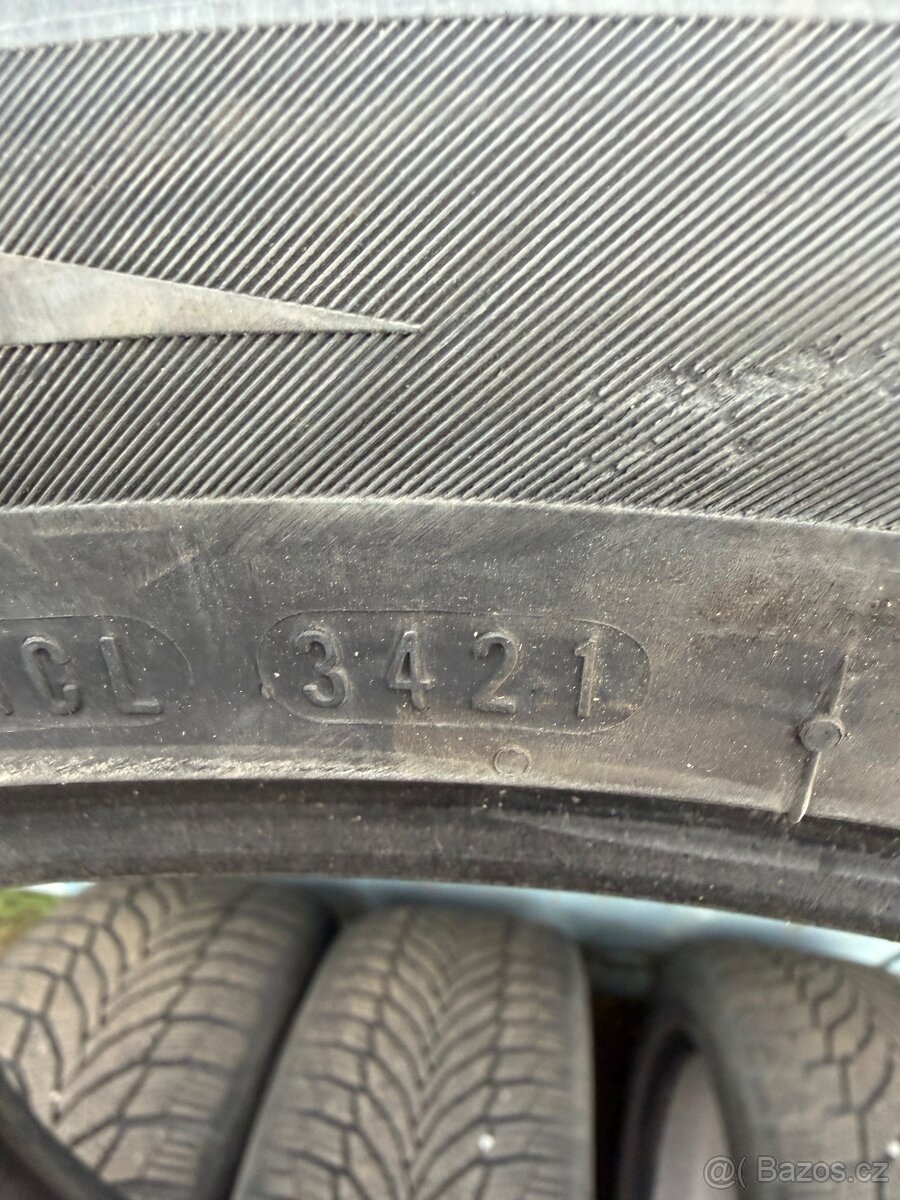 245/45 r19 zimni - 4