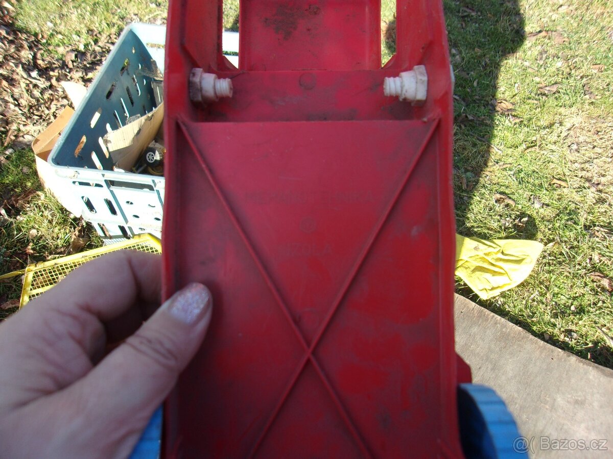 Neúplné retro hračky - 4