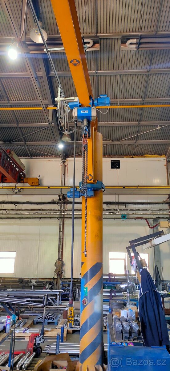 Sloupový jeřáb 1000kg - 4