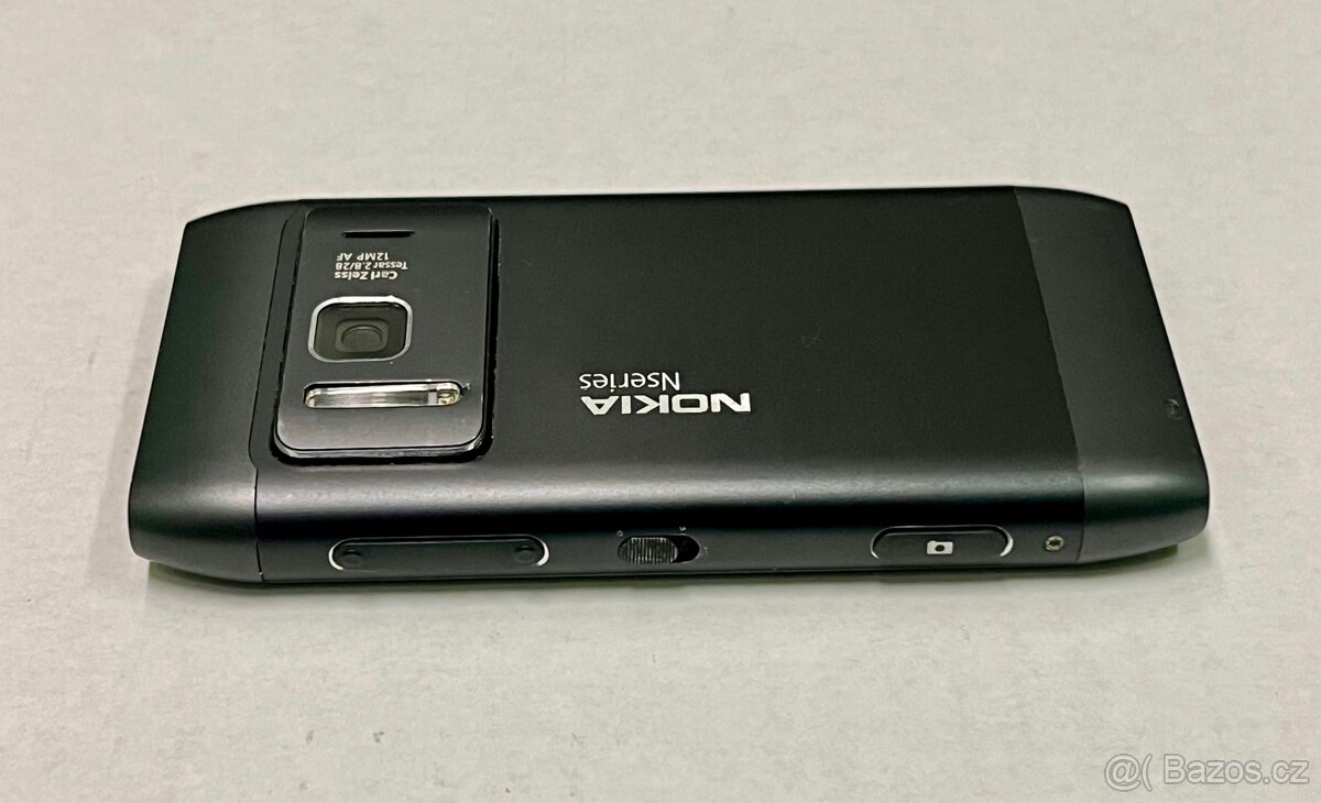 Mobilní telefon Nokia N8 - 4