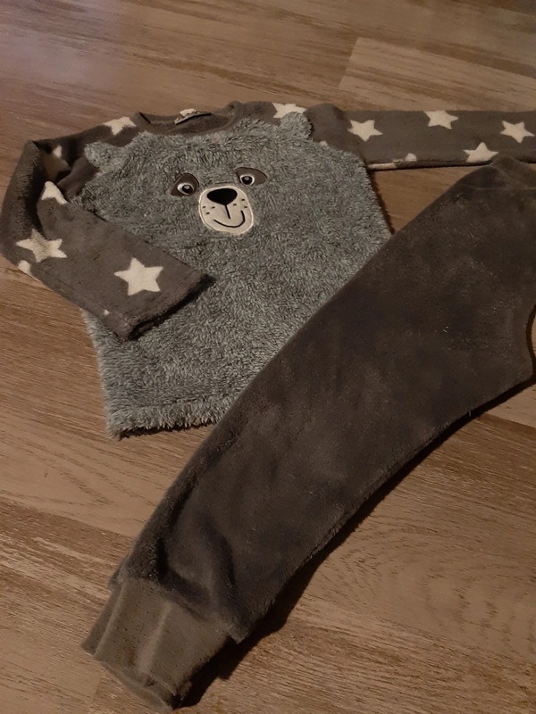 Šedé chlupaté pyžamo 98-104 - 4