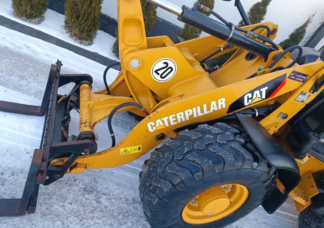 Čelni nakladač Caterpillar 906H - 4