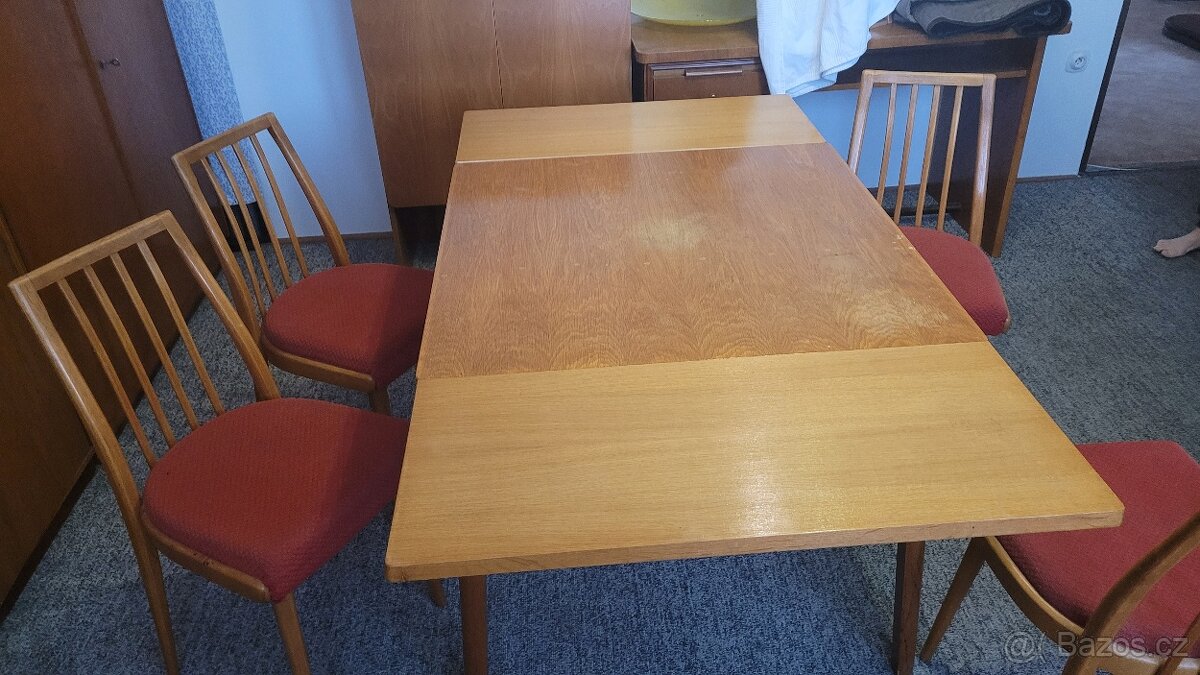 Jídelní stůl +4 židle - 4