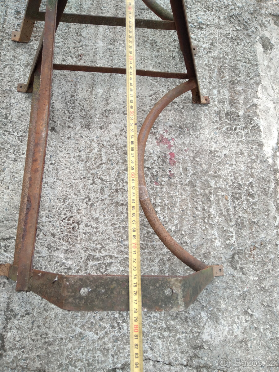 Ocelové podstavce - 4