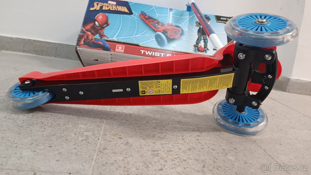 Mondo koloběžka Twist & Roll Spiderman - 4