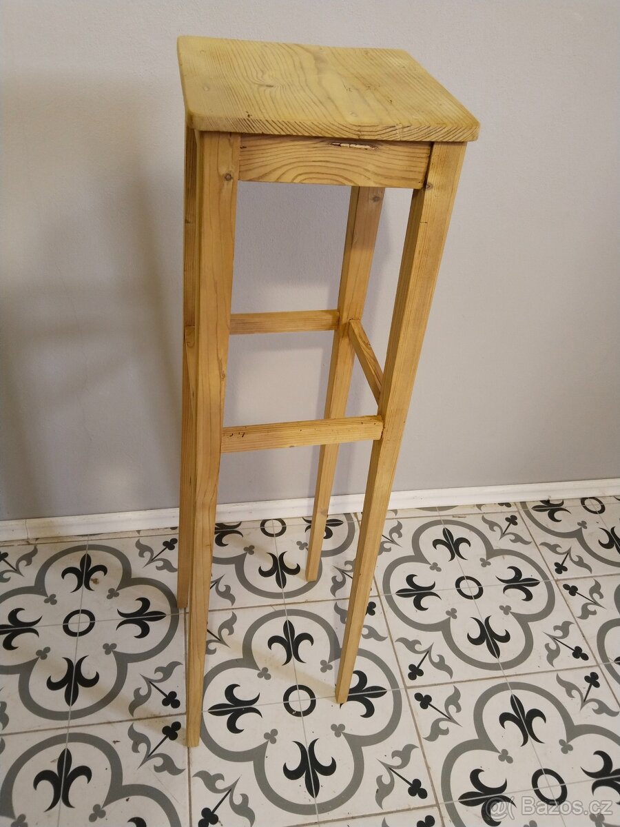 Starý, květinový stolek po renovaci - 4