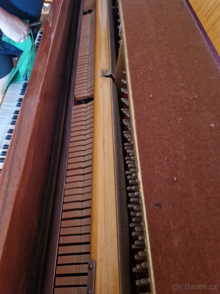 Piano PETROF - 4