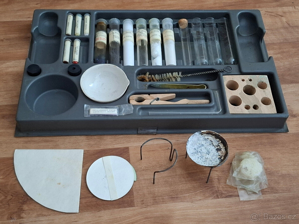 Historická stavebnice Mladý chemik - 4