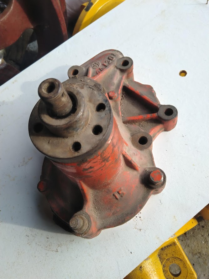 Vodná pumpa pre DT-75/TDT-55 - - 4