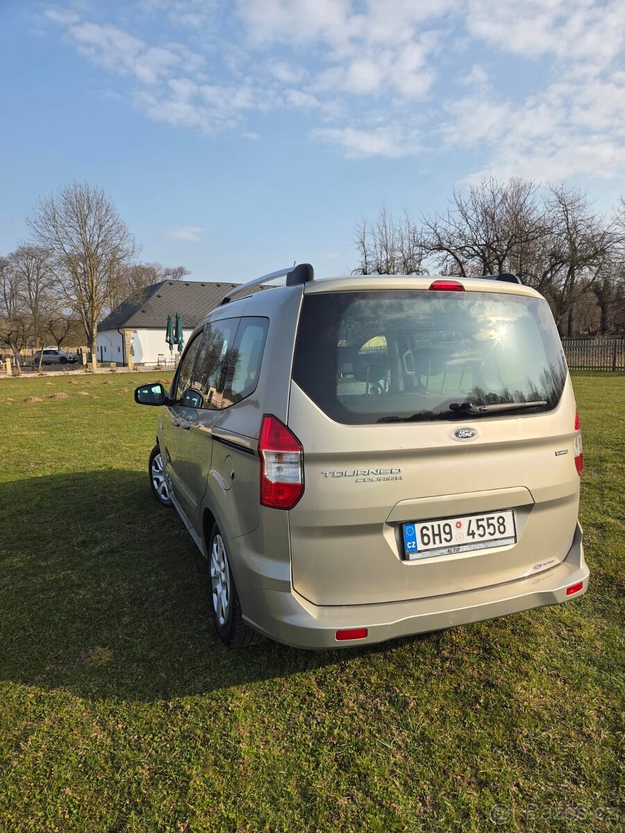 Ford Tourneo Courier - 4