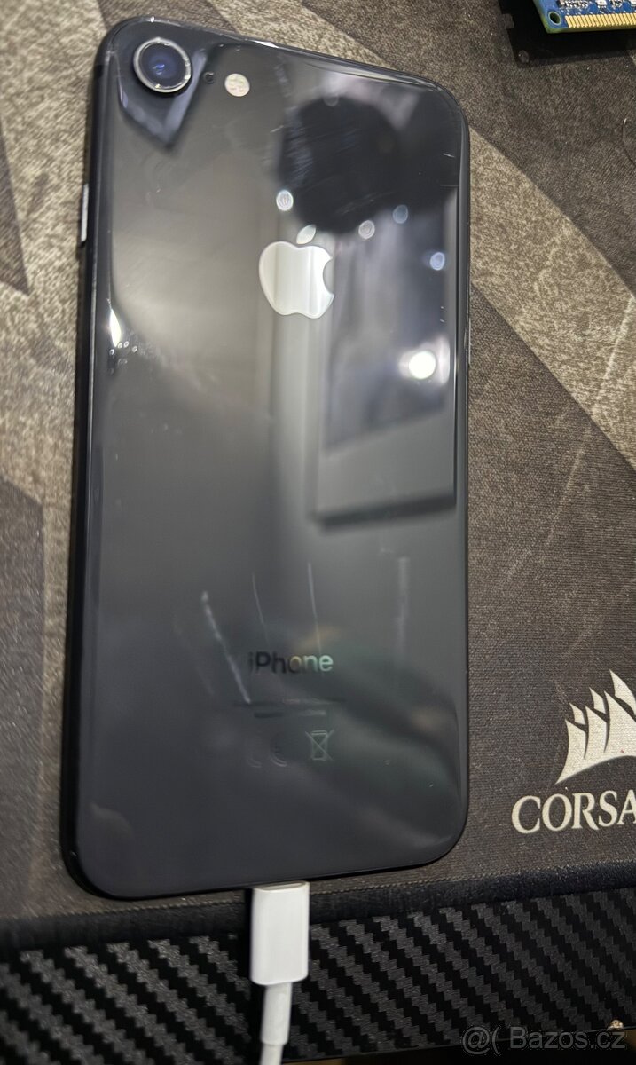 Apple iPhone 8 64GB černý - krasný stav - 4