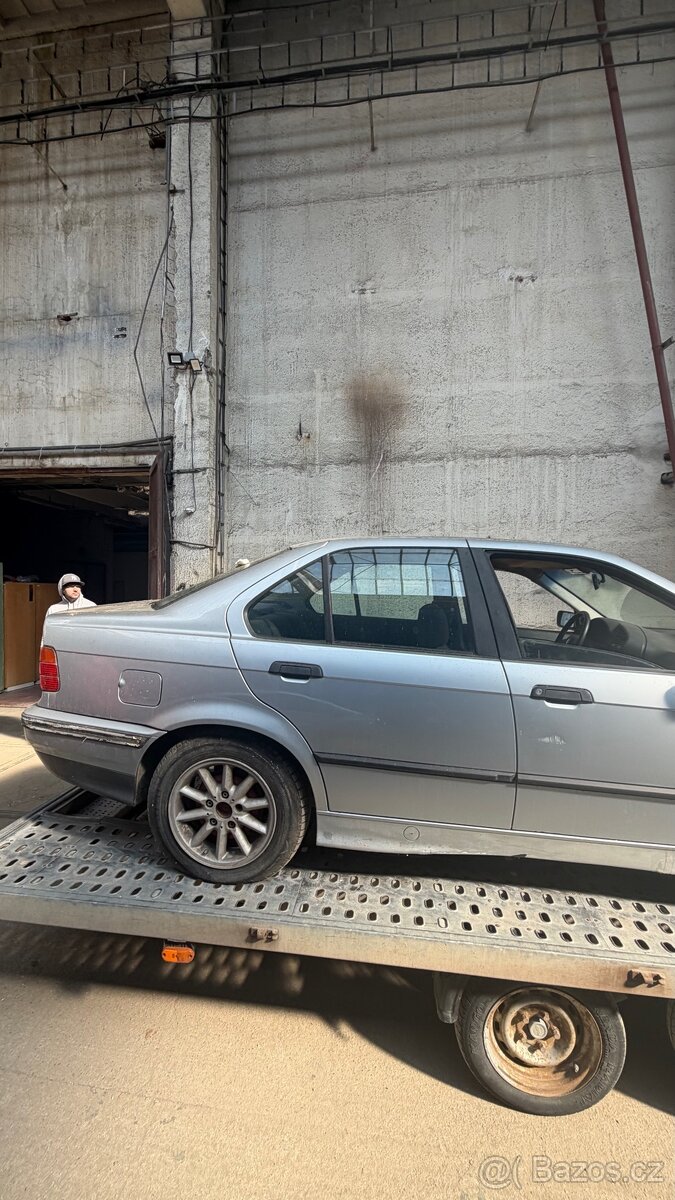 E36 sedan - 4