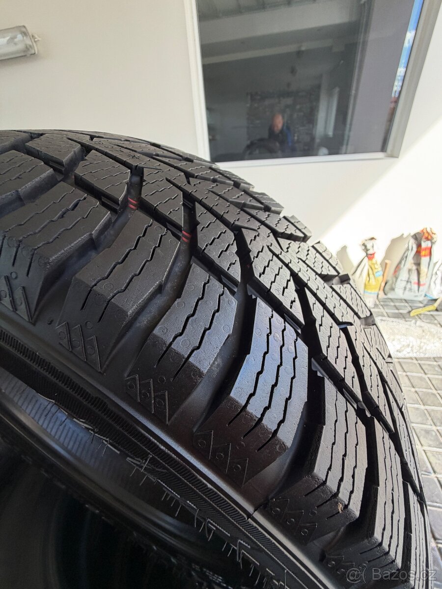 Nokian SnowProof C - 4