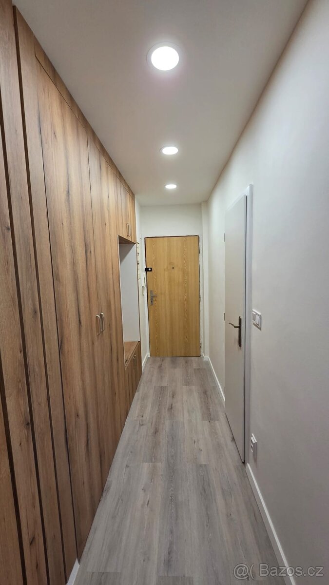 Pronájem bytu 3+1+balkón v ulici Tyršovo nám. v Lounech - 4