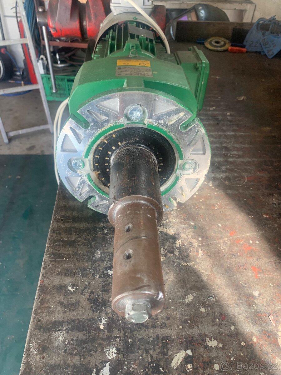 Elektromotor s chlazením a převodovkou - 4