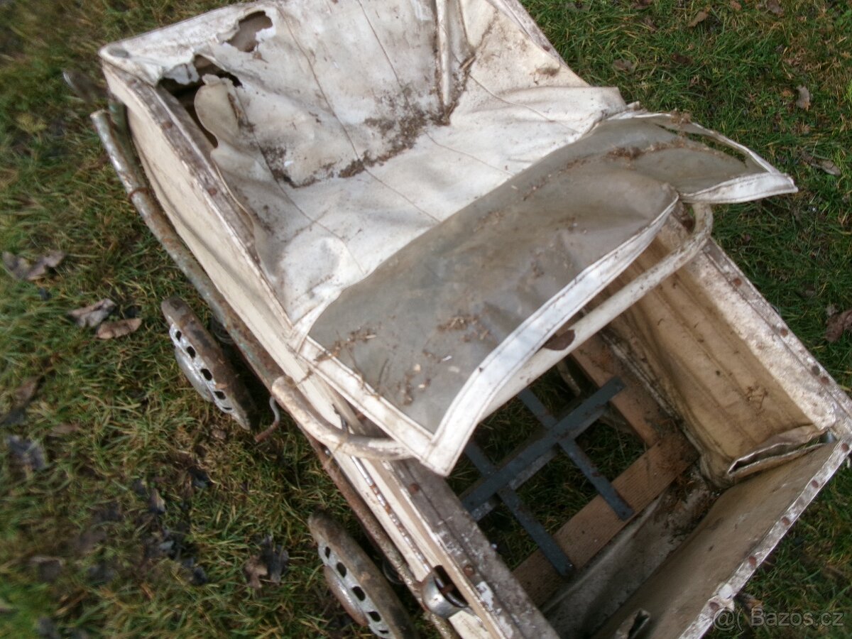 prodám starý kočárek zn.LIBERTA Mělník a další..... Starý dě - 4