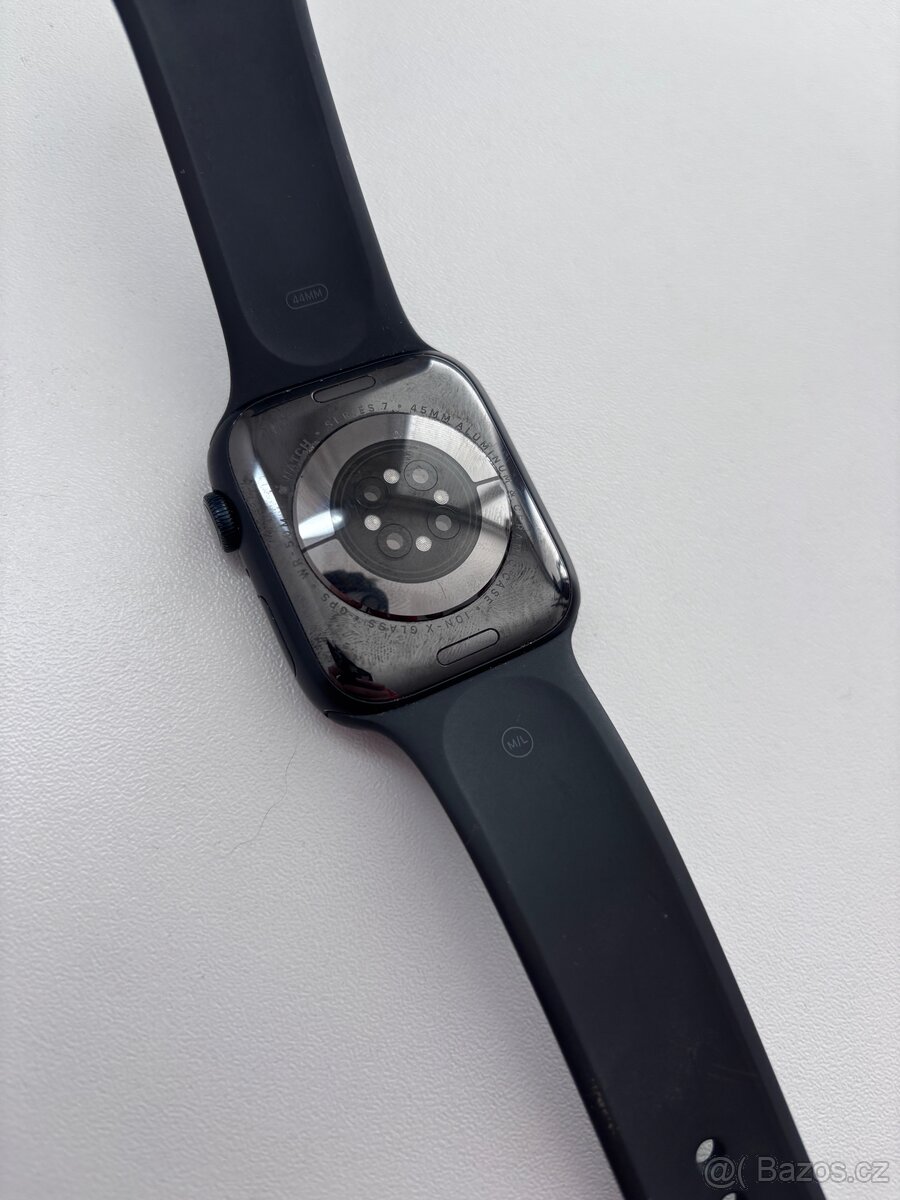 Apple watch series 7 45mm - 93% baterie - 4