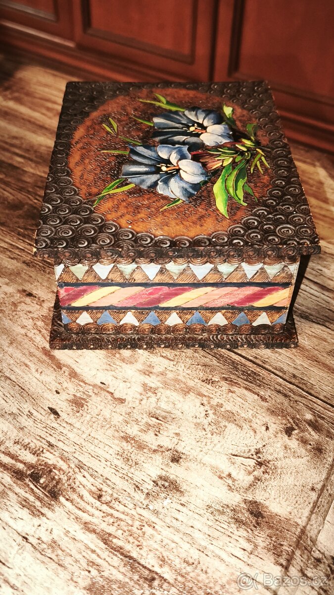 Dřevěná, malovaná šperkovnice/krabička. - 4