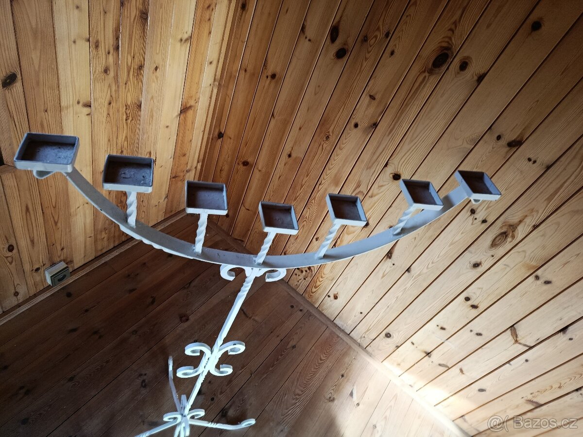 Vysoký bílý kovový svícen 145 cm - 4