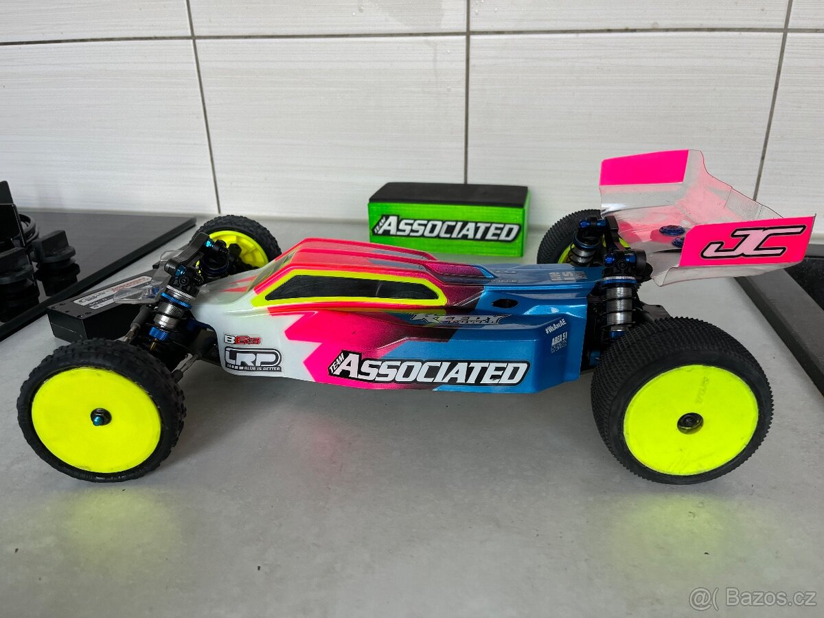 RC auto Team Associated B 6.3 - 4