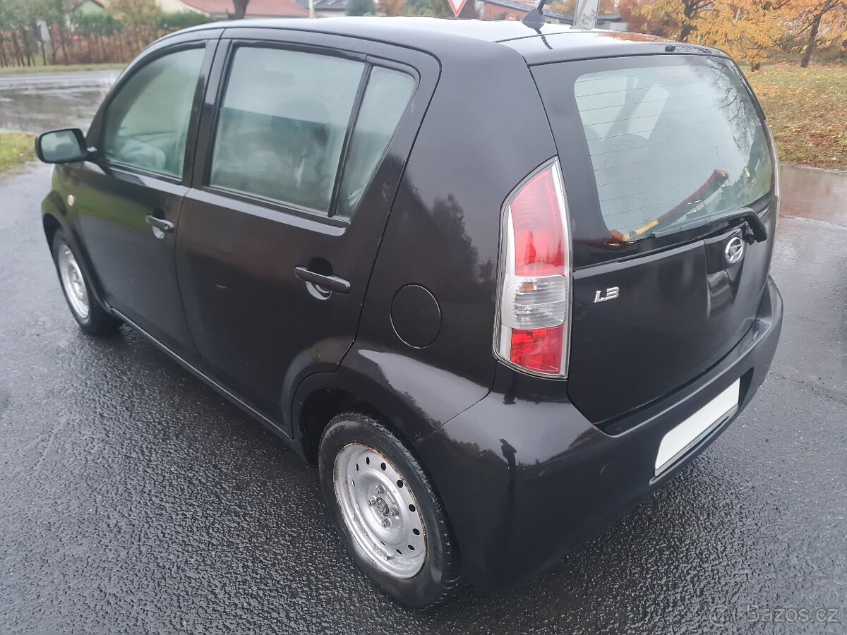 Daihatsu Sirion 4x4 1.3 16V, 64kW, 8/2006, klima - 4