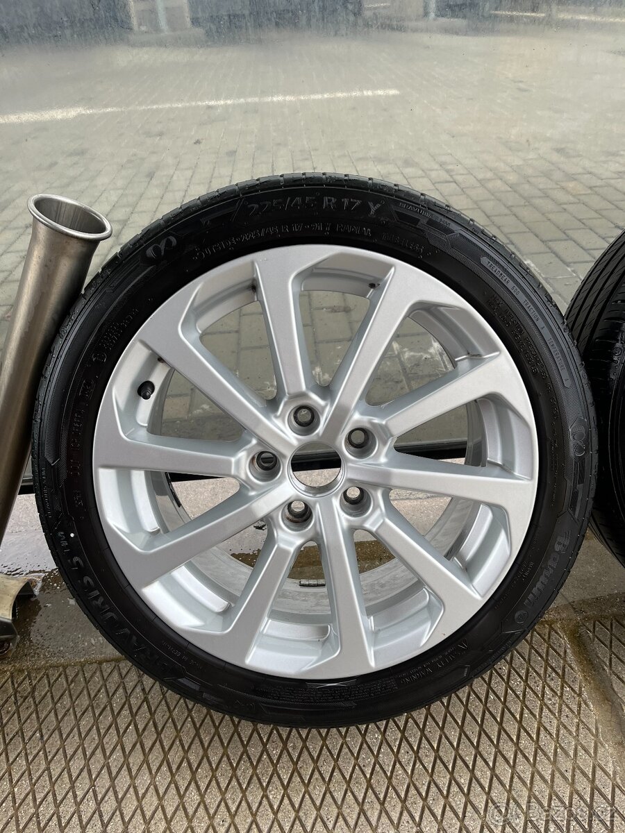 Prodam original 4x alu "17" s pneu - 4