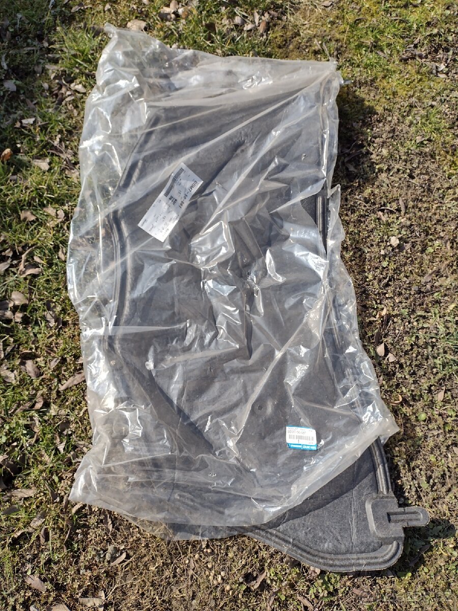 Izolace kapoty Mazda 3 - 4