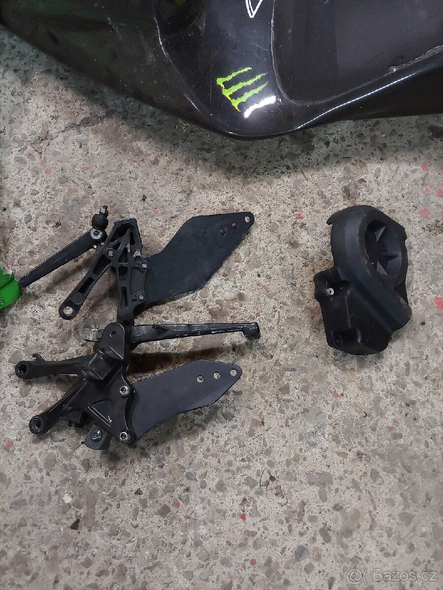 Kawasaki ZX10R - 4