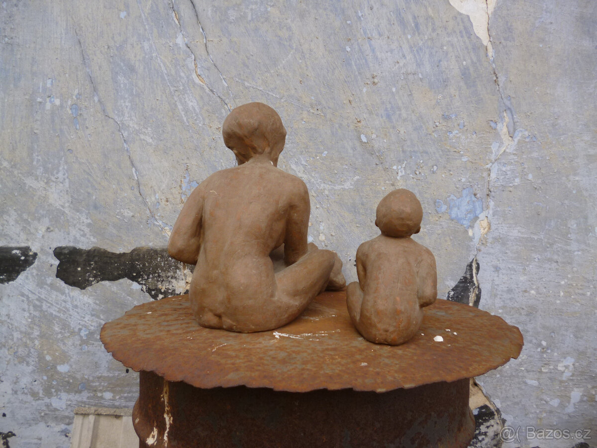 sádrové sochy – Matka s dítětem - 4