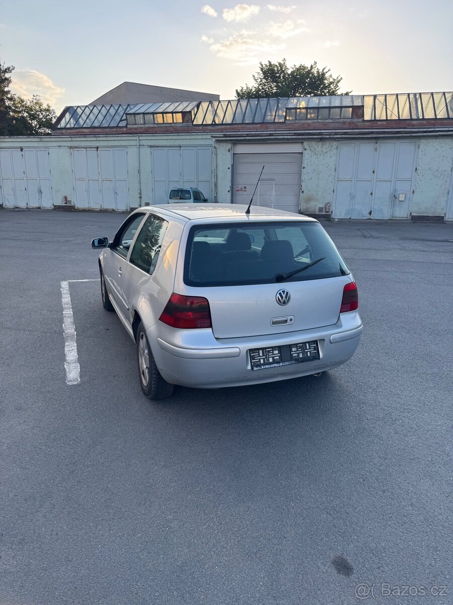 VW Golf IV 1.6i 3dv. na díly - 4