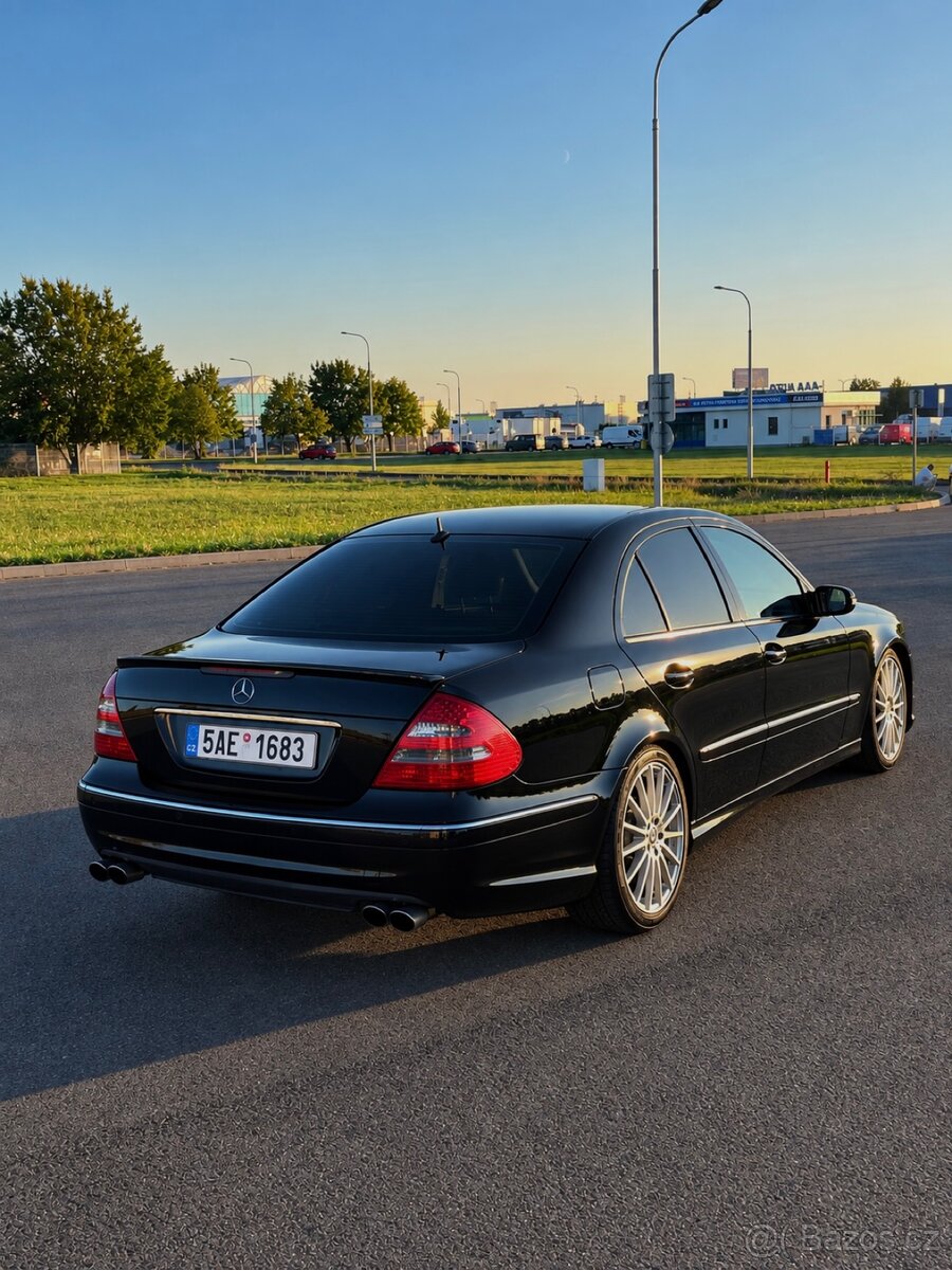 Mercedes E320 - 4