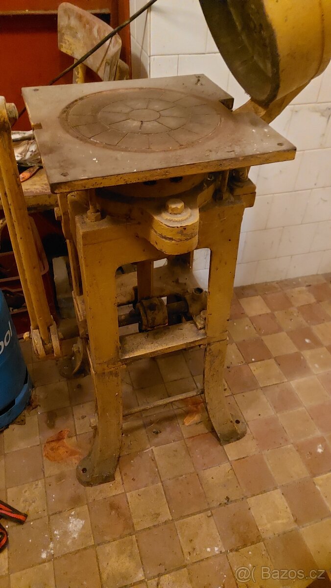 Starý litinový lis - 4