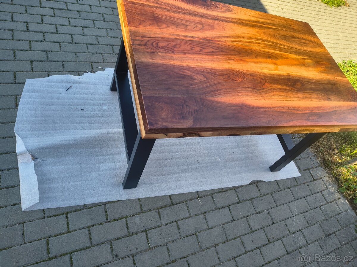 Masivní jídelní stůl dřevo ořech - 4