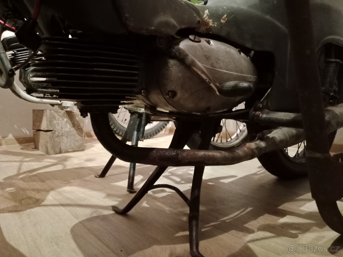 Motor bez výr. čísla. Pionýr - 4