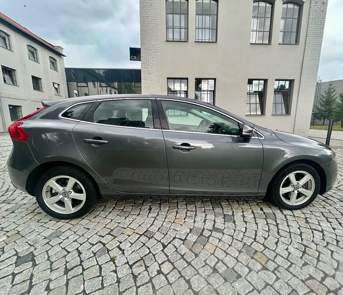 VOLVO V40 2.0D3 110KW 5VÁLEC-AUTOMAT-KAMERA-COCKPIT-98.000km - 4